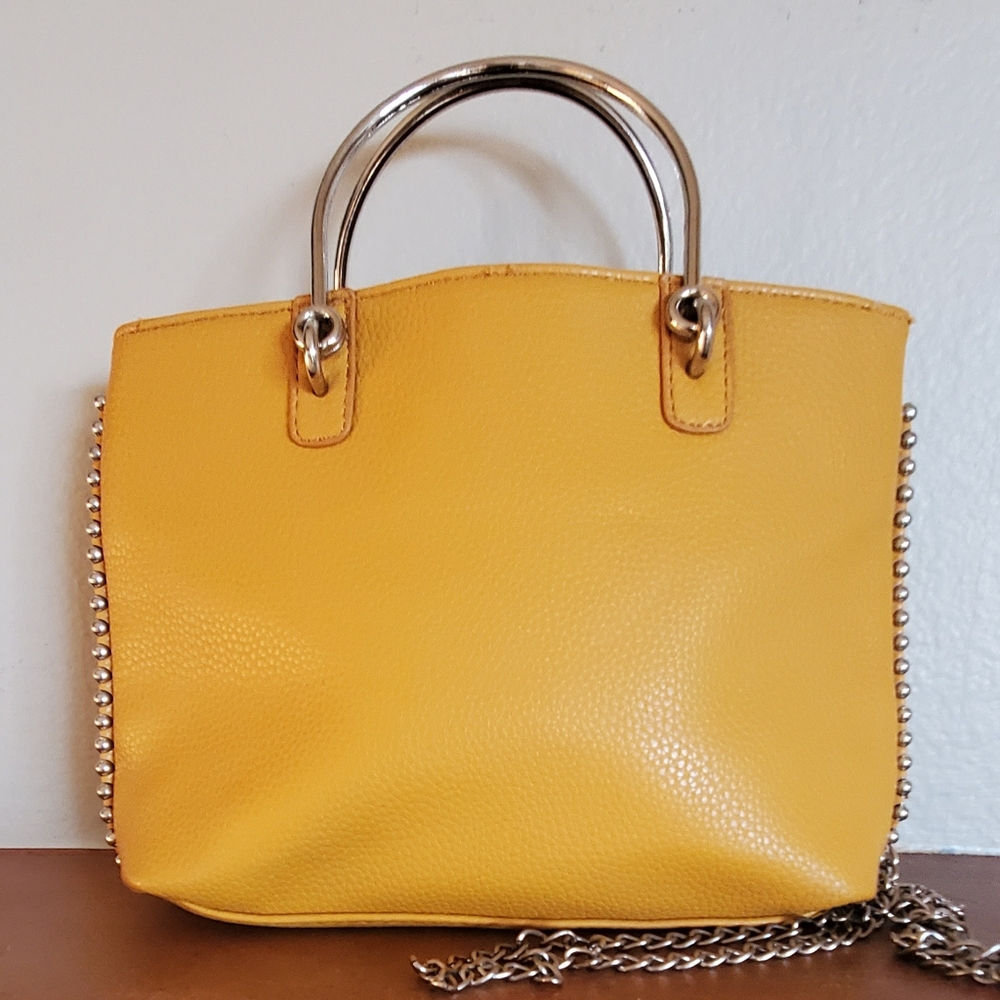 Handbags - Picture 2 of 8